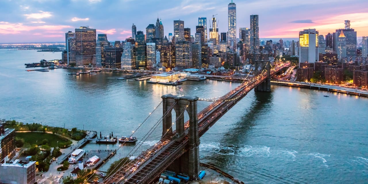 "Manhattan's Home Market Sees Prices Rise Amid Record Cash Sales Despite Sales Dip"