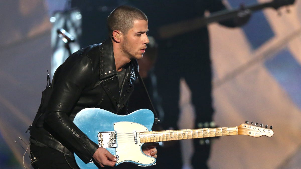 Nick Jonas' "Tragic" Duet Performance Leads to Therapy