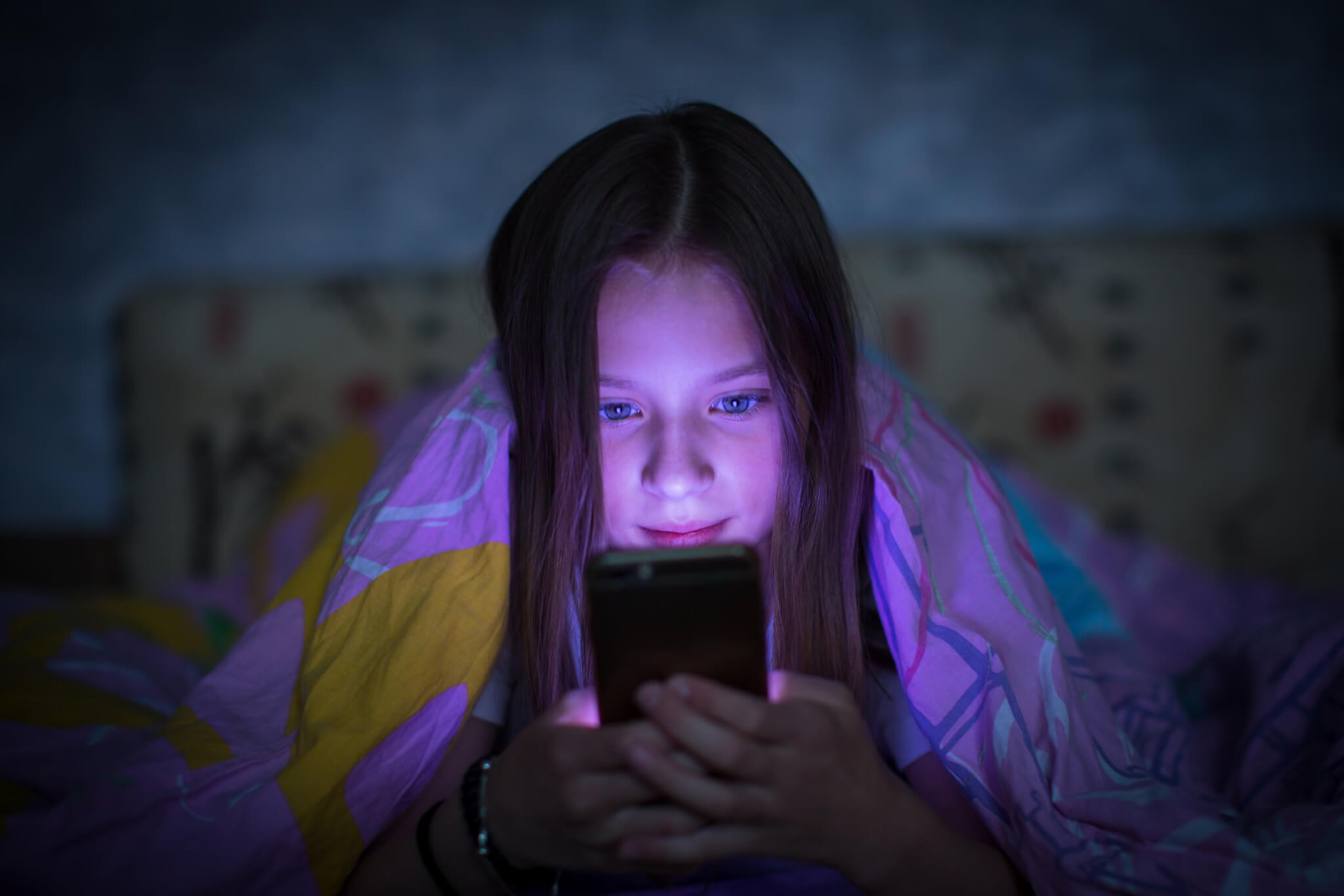 The Impact of Social Media on Kids: Risky Decisions, Drug Use, and Harmful Behaviors