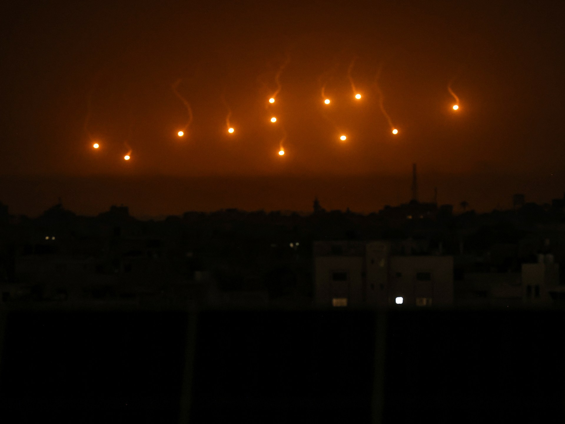 "Israel-Hamas Conflict: Ongoing Negotiations Delay Hostage Release as Airstrikes Continue"