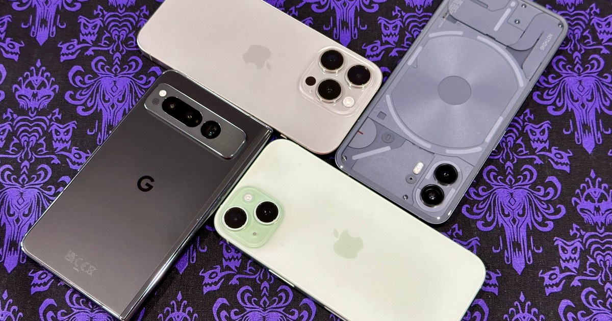 Featured image for "Android vs. iPhone: 4 Areas Where Android Phones Reign Supreme"