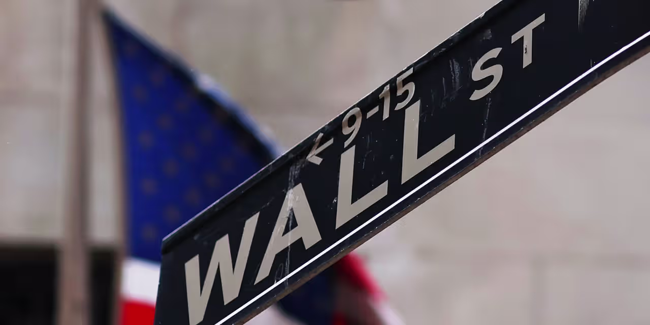 Treasury Yields Climb Amid Mixed Federal Reserve Signals