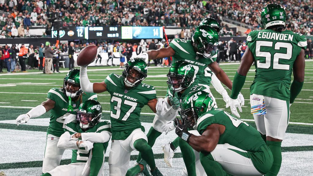Jets' Clutch Defense Shocks Eagles, Securing Historic Win