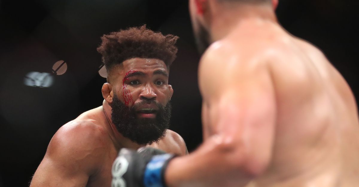 Featured image for Chris Curtis challenges Kelvin Gastelum to rematch after UFC 287 loss appeal.