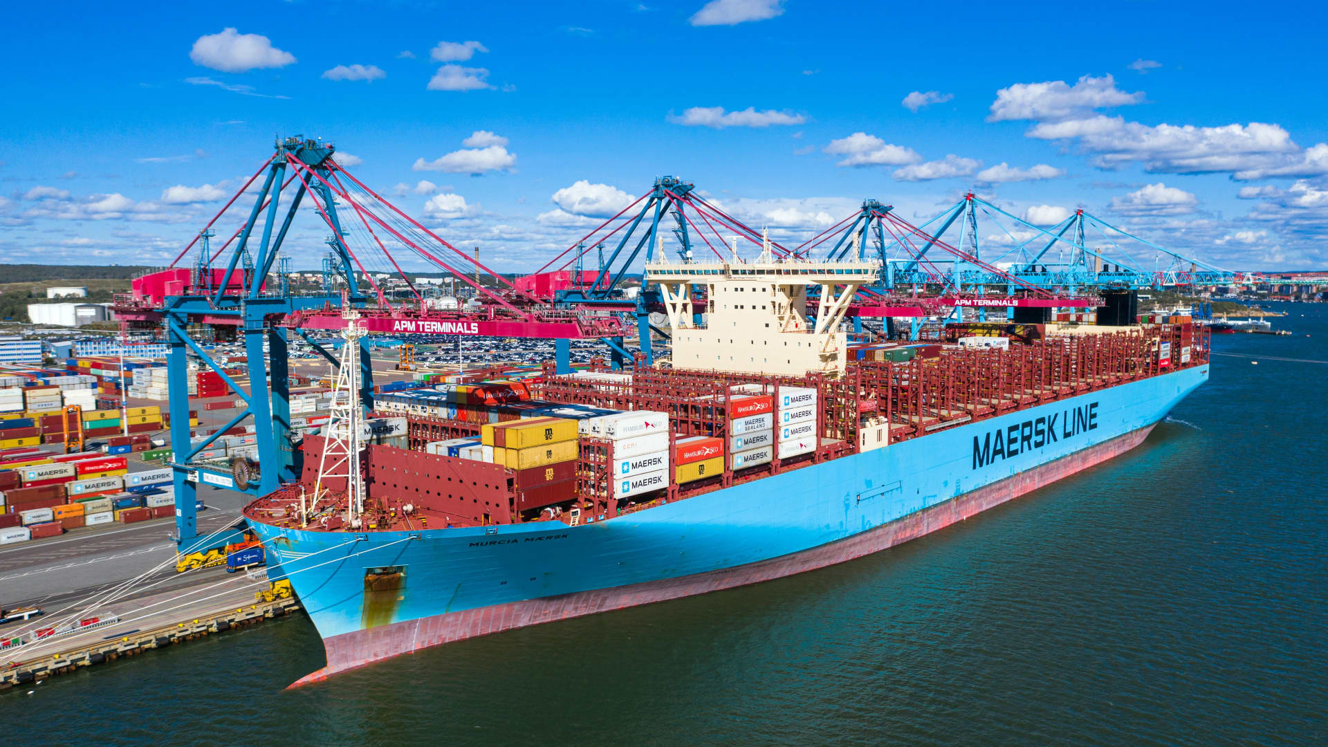 Featured image for Maersk's Job Cuts and Plummeting Profits: A Shipping Giant's Struggle