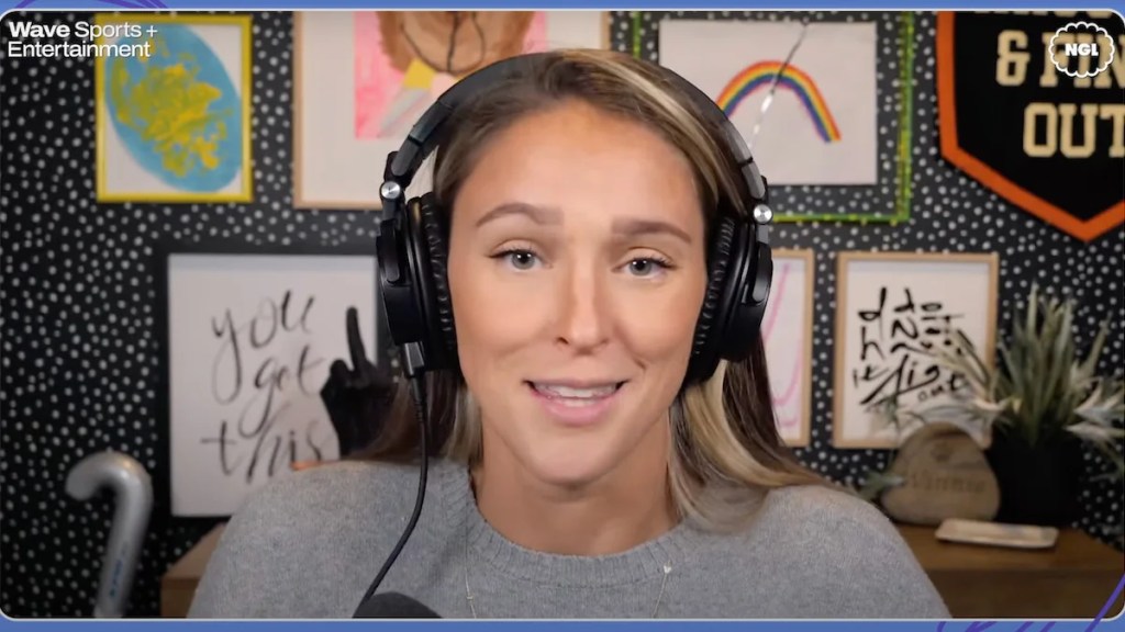 Featured image for Kylie Kelce's Podcast Overtakes Joe Rogan as Top Show on Spotify and Apple