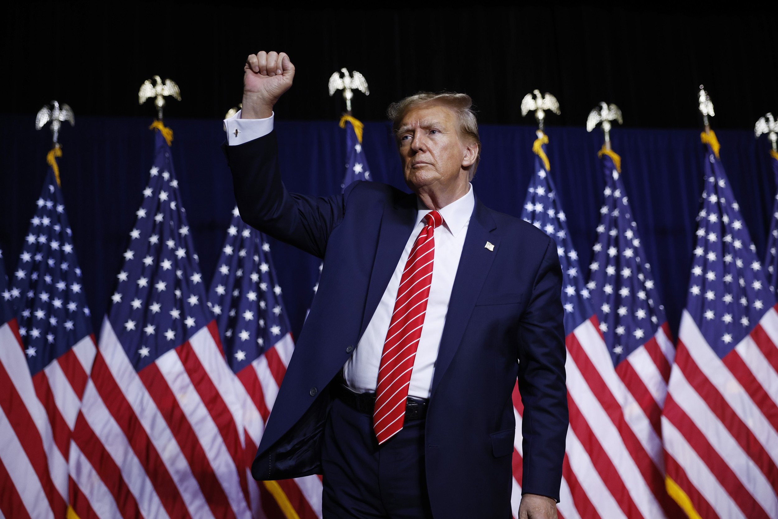"Trump's Supreme Court Appeal: Seeking Absolute Immunity on Election Charges"