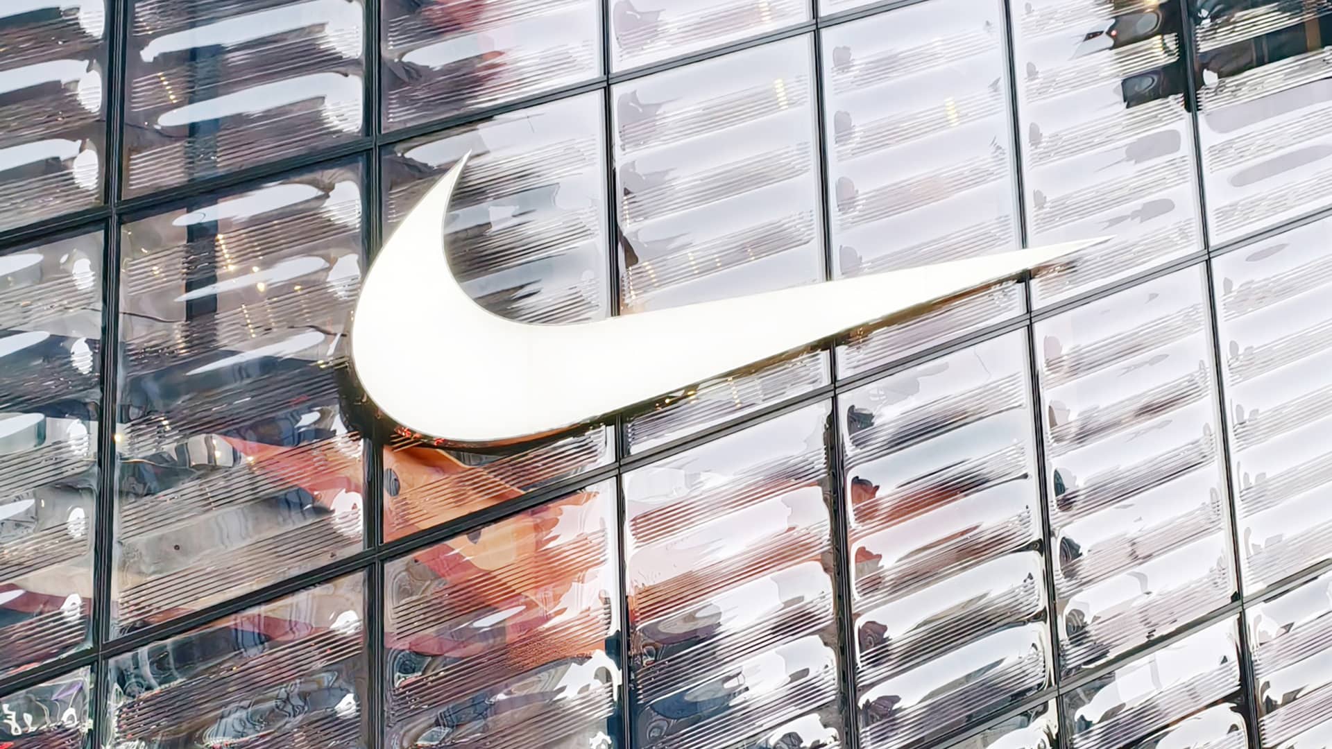 Featured image for Weekend Stock Market Preview and Celebrity Party Revelations