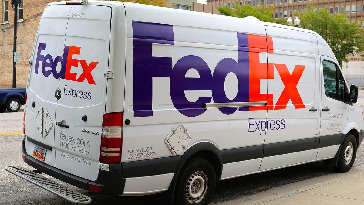 "Maximizing Earnings with FedEx Stock Amid Q3 Results and Cost-Cutting Measures"