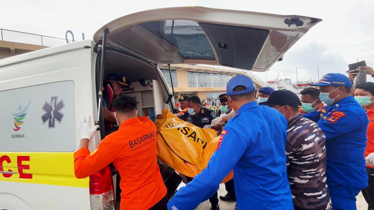Featured image for Indonesian rescuers recover body amid search for missing Spanish coach and children