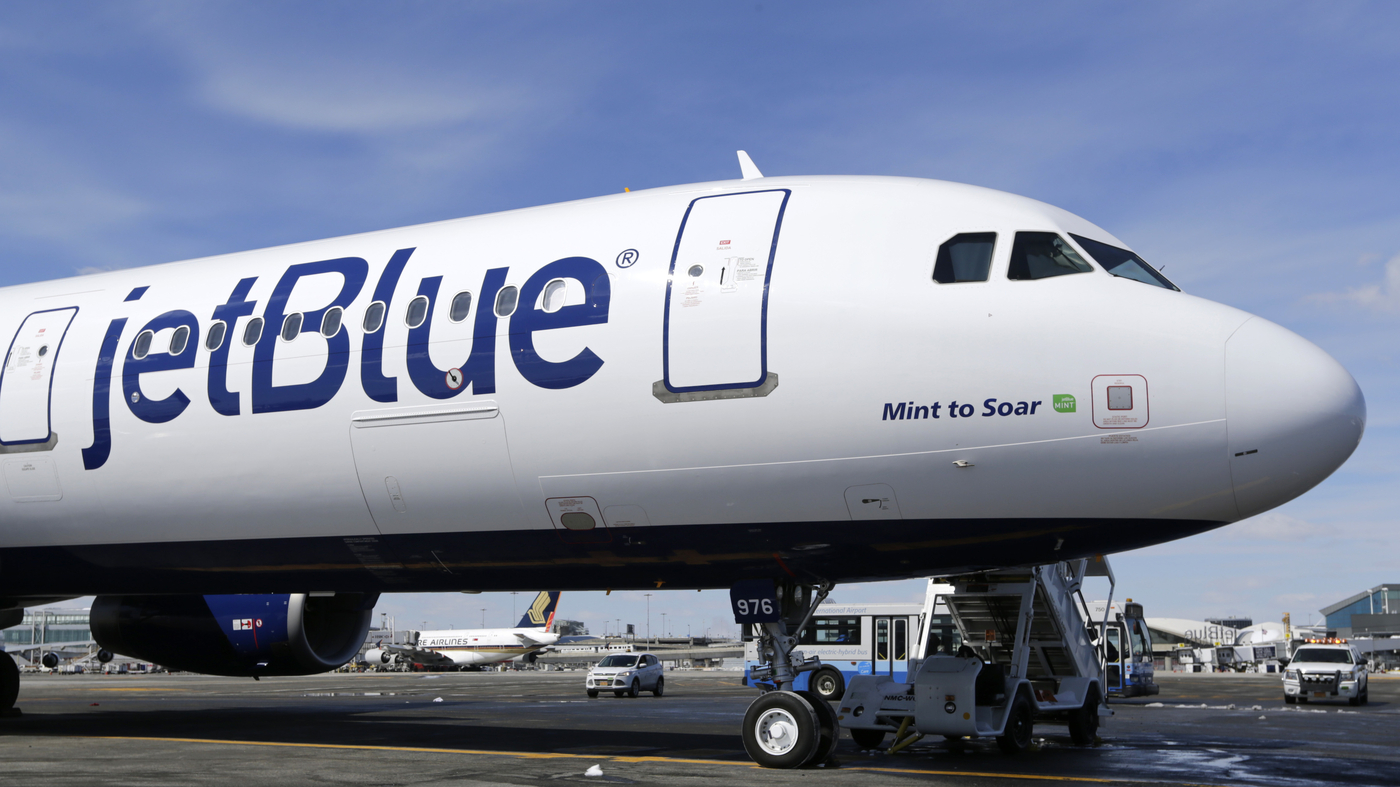 "JetBlue CEO Robin Hayes to be Replaced by First Woman to Lead Major U.S. Airline"