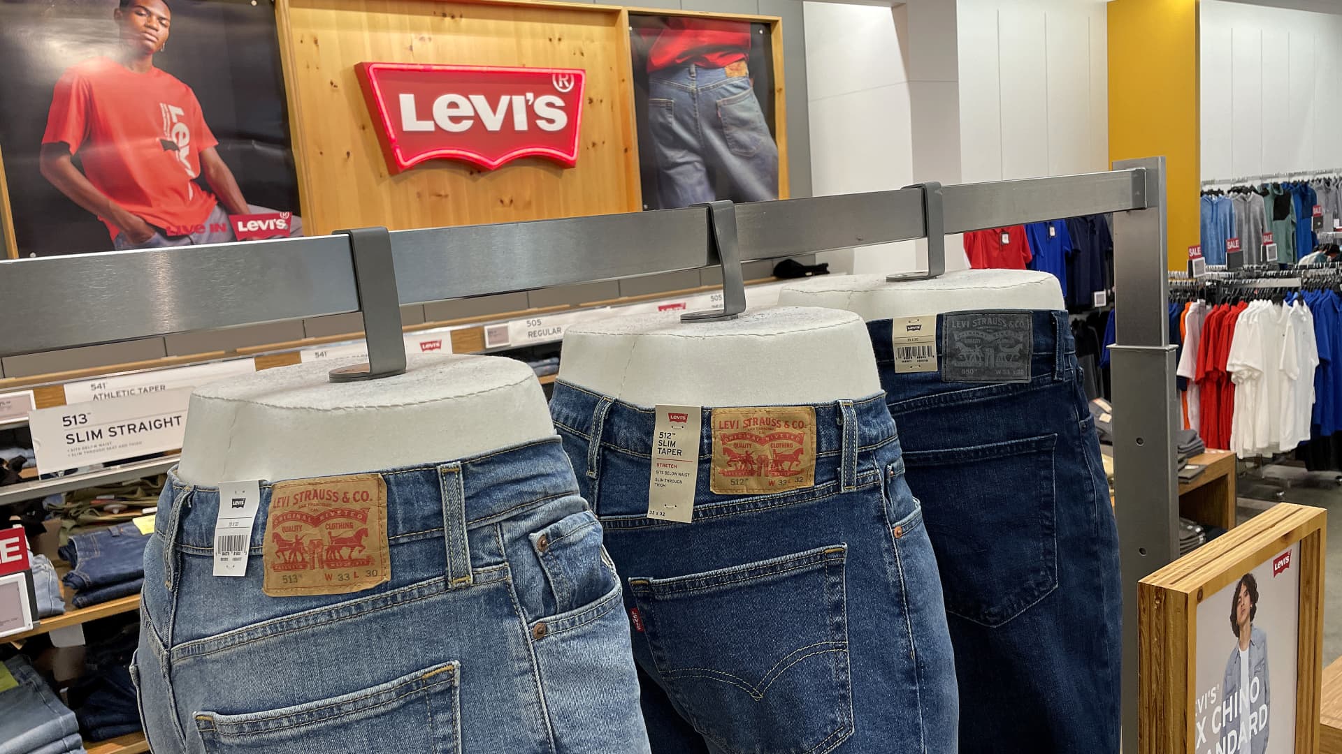 Featured image for Levi Strauss (LEVI) Reports Strong Q1 Earnings and Raises Annual Guidance