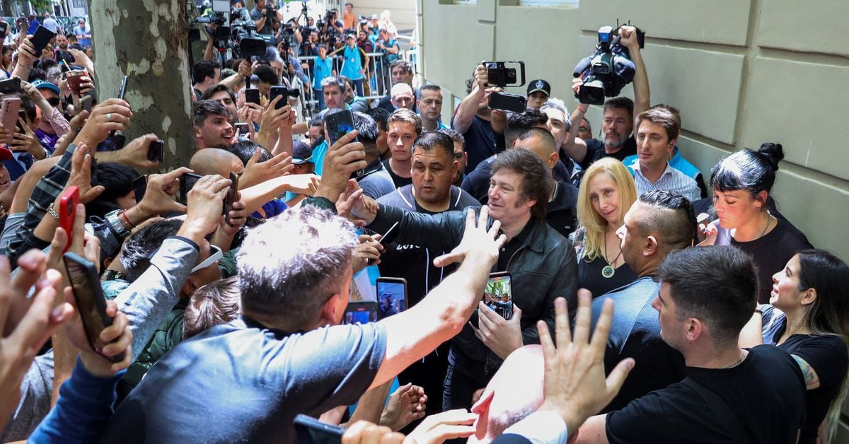 Argentina's Election: A Nail-Biter Showdown Between Libertarian and Far-Right Candidates
