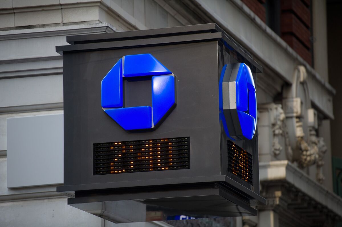 Featured image for JPMorgan's Earnings Rise Despite Concerns Over Interest Income and Expenses