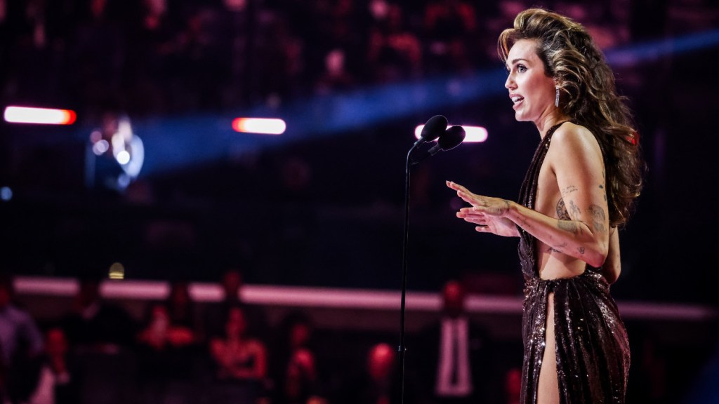 "Miley Cyrus' Grammy Speech Snub: Family Feud or Predicted Win?"