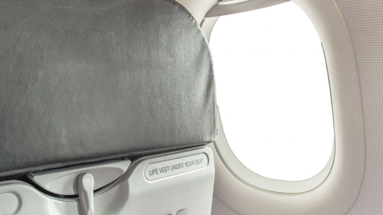 Featured image for "Hard Landing: 6 Injured on American Airlines Flight to Maui"