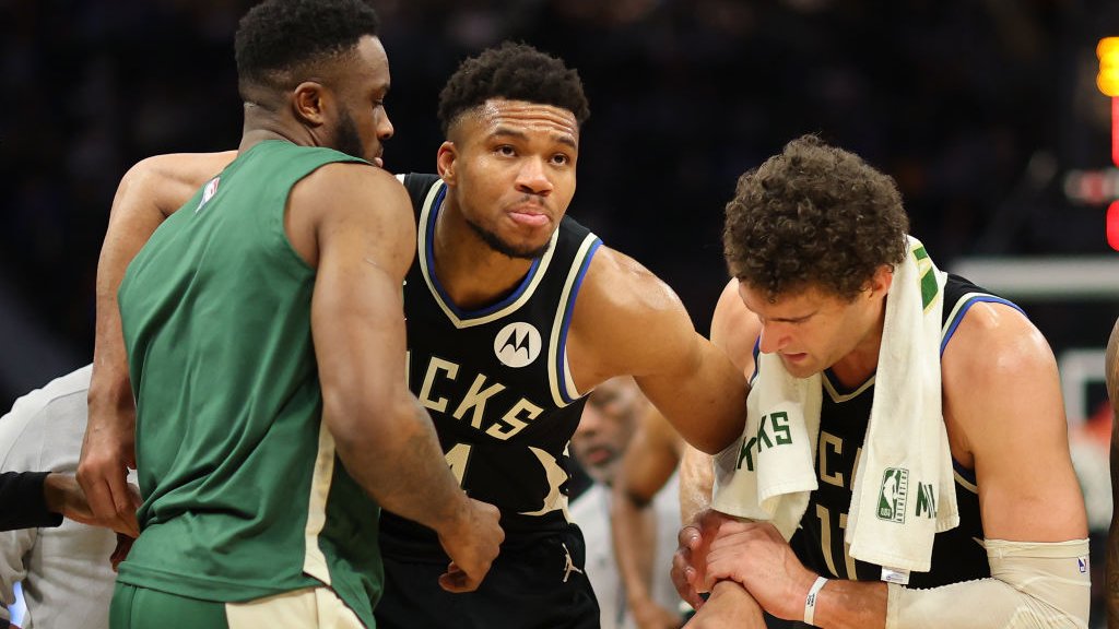 Giannis Antetokounmpo's Calf Injury Forces Early Exit from Bucks Game