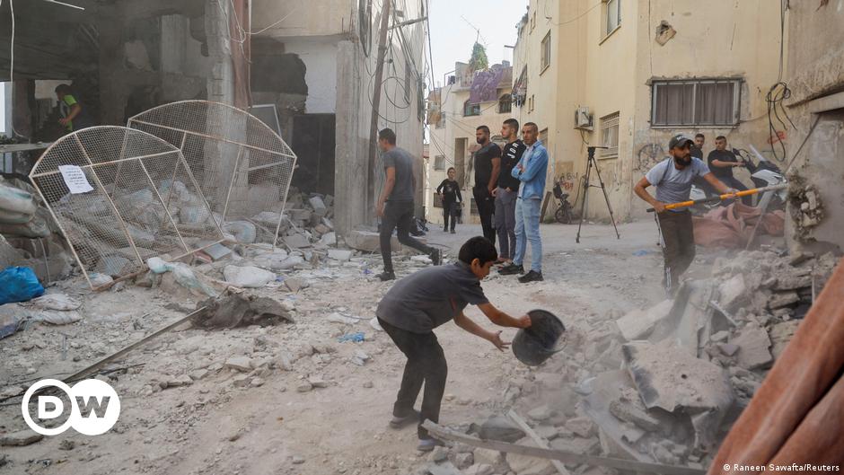 Israel ramps up Gaza airstrikes in ongoing conflict with Hamas