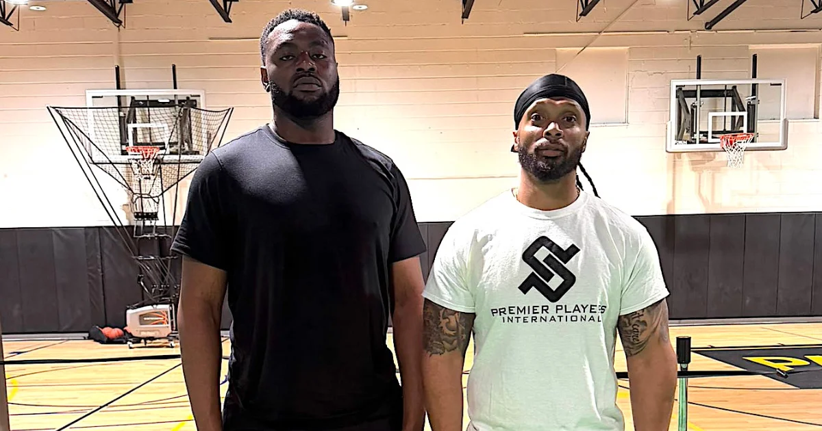 South Carolina signs towering Irish rugby star Neff Giwa to 2026 OL class