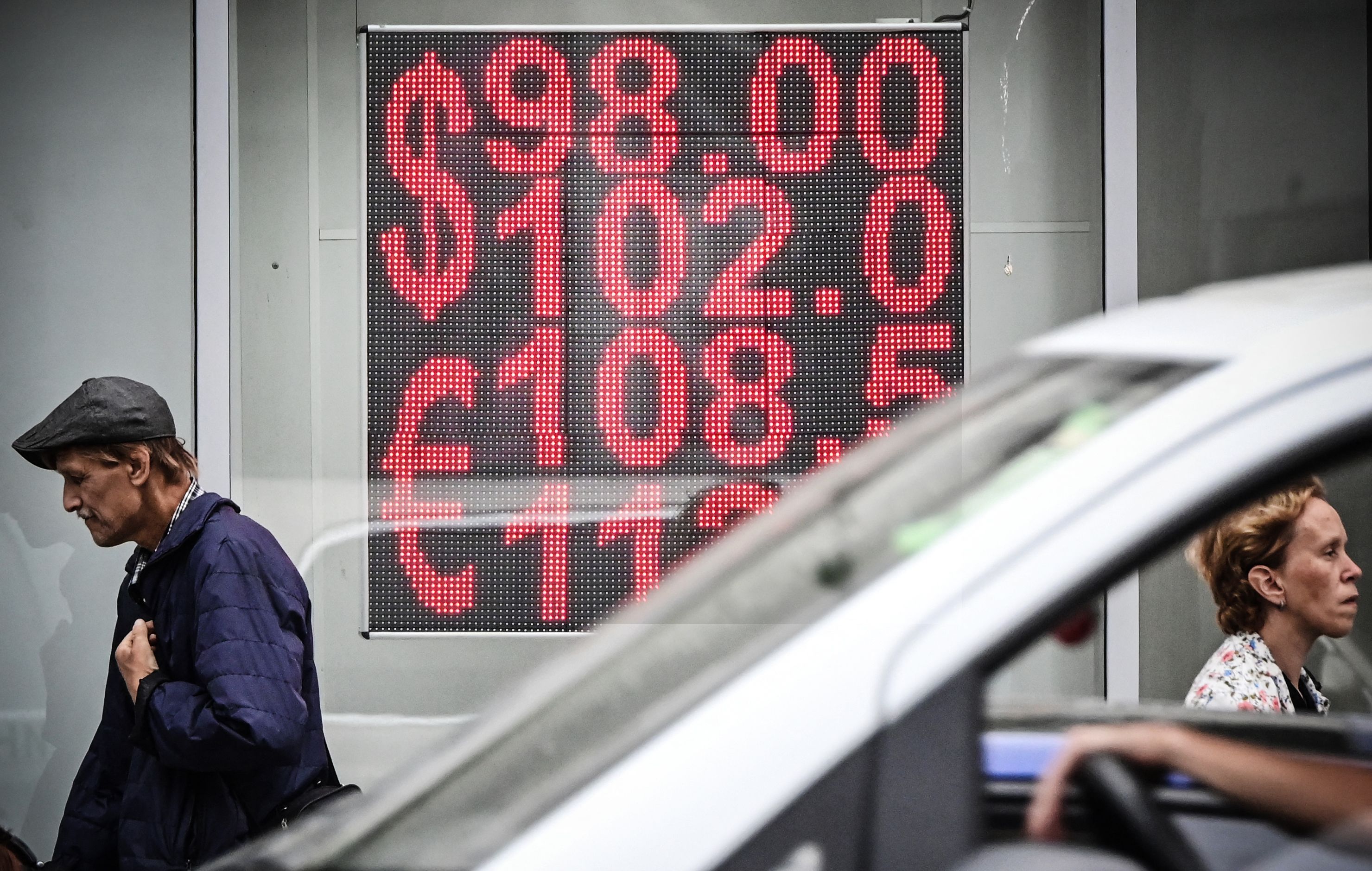 Featured image for The Risks of Putin's Currency Rescue Plan