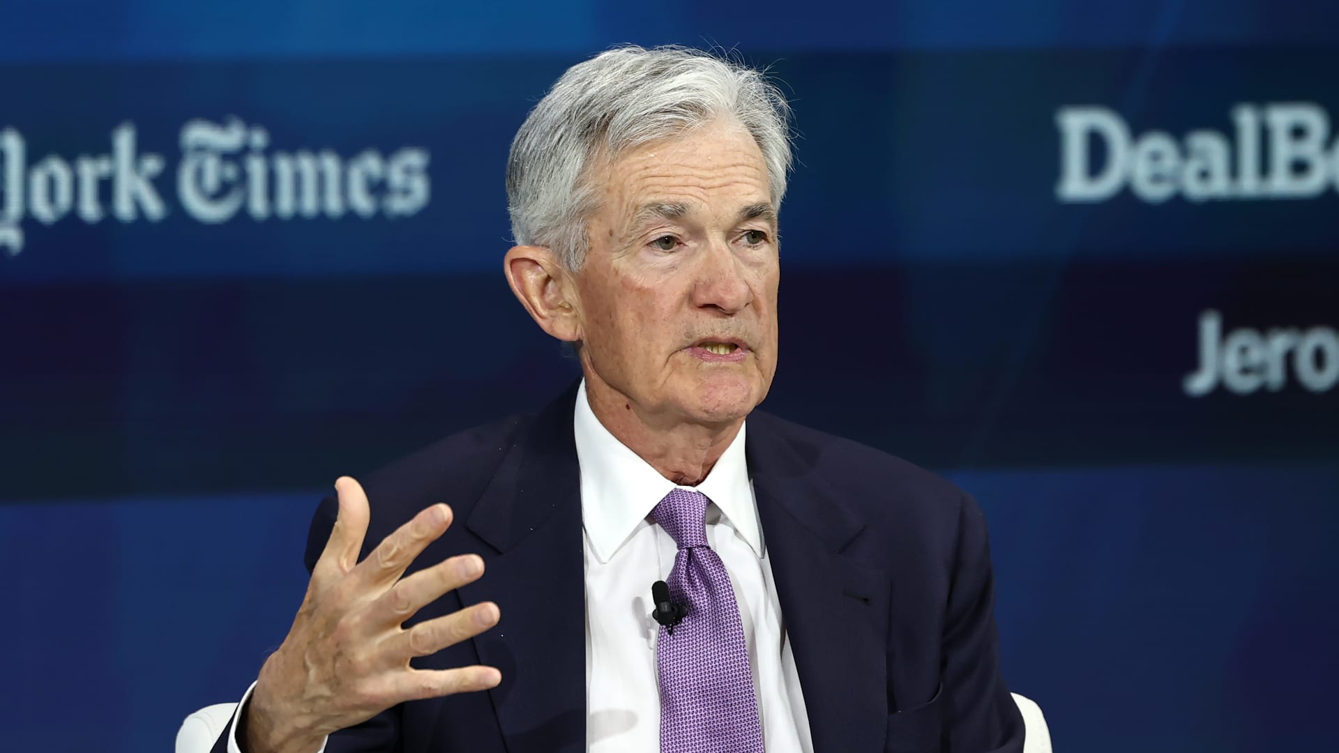Powell Emphasizes Fed's Independence Amid Political Climate