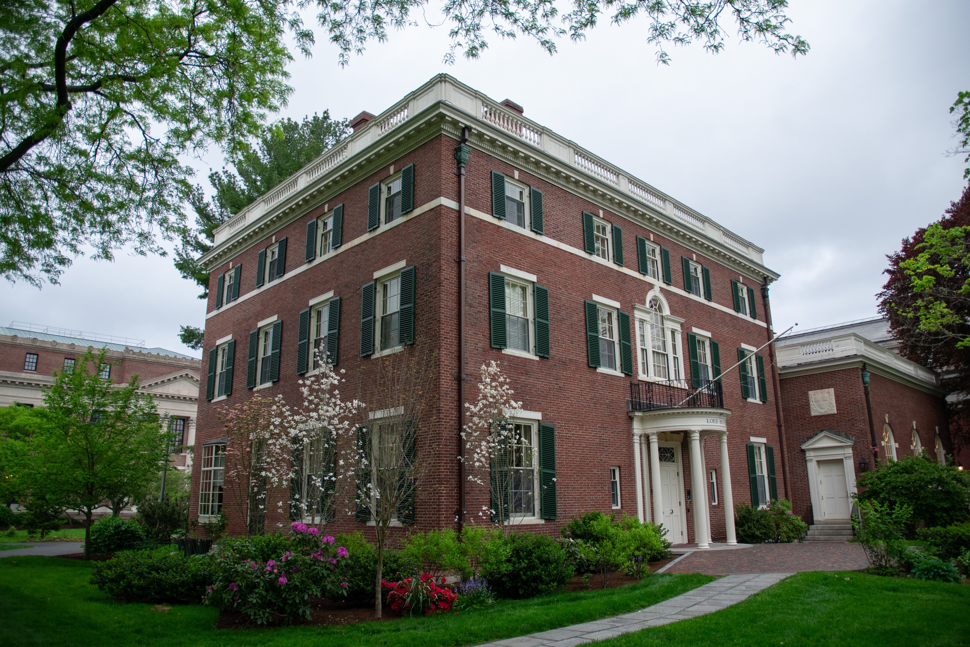 "Harvard President Faces Calls for Resignation Amid UPenn Fallout"