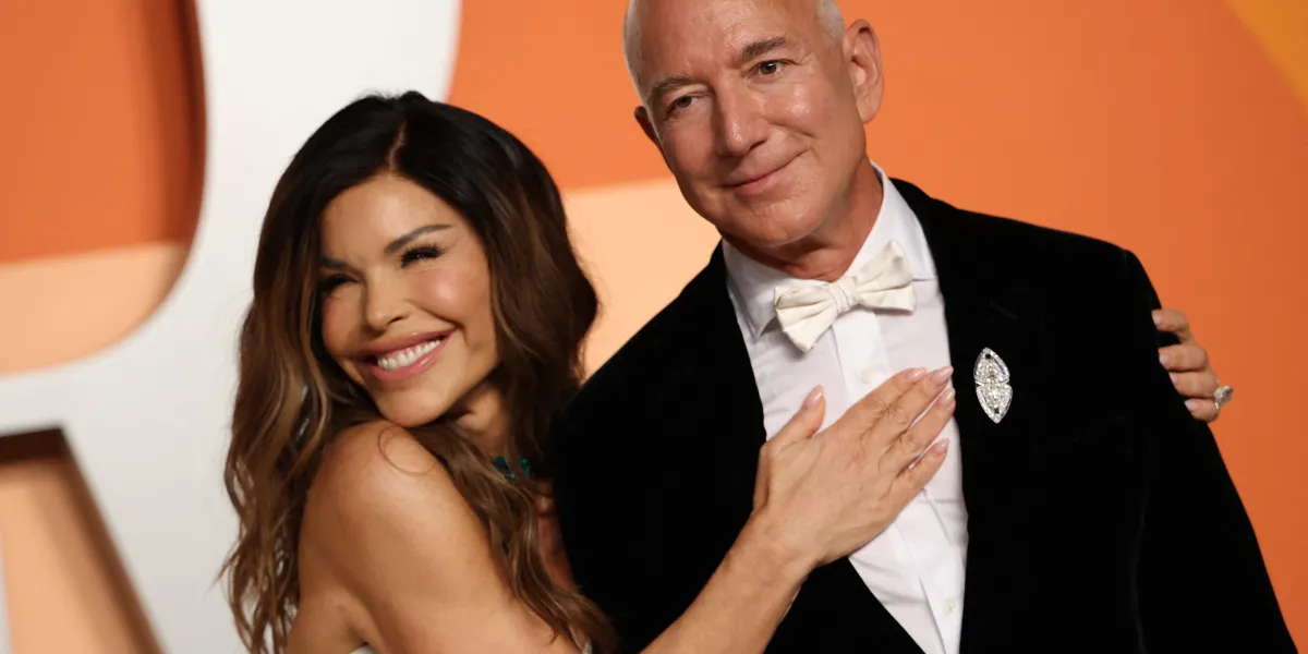Featured image for Venice Residents Protest Jeff Bezos and Lauren Sanchez's Wedding Amid City’s Struggles