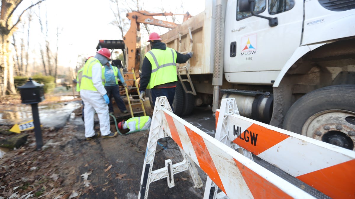 "Thursday's School Closures and Updates Amid Memphis Power Outages"