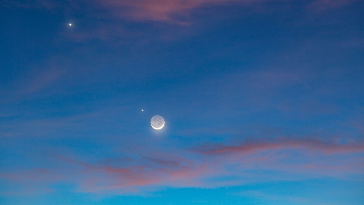 "Stargazing Delights: Moon and 5 Planets Align in July 2023"