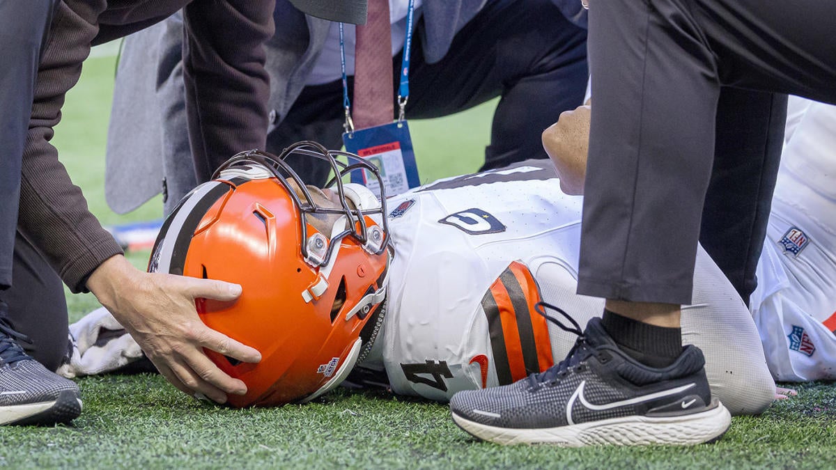 Featured image for Deshaun Watson's Injury Status: Browns QB Day-to-Day, Await MRI Results