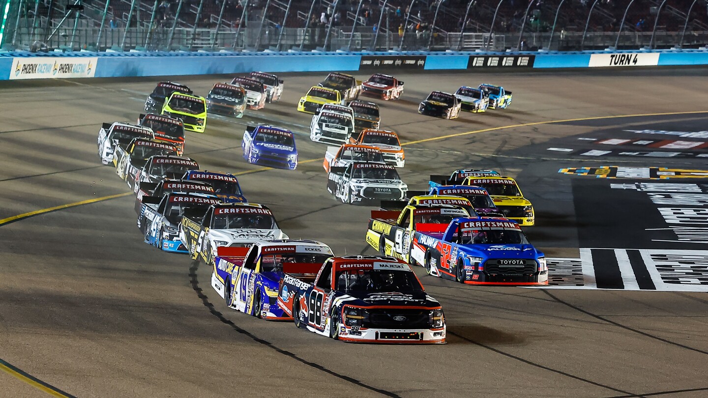 Featured image for NASCAR Friday Schedule at Phoenix Raceway