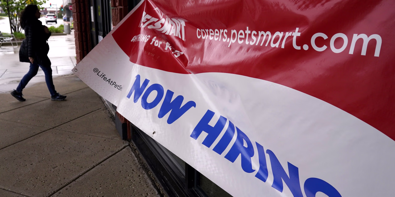 Featured image for The Unpredictable US Job Market: Recession Fears and Growth Surprises