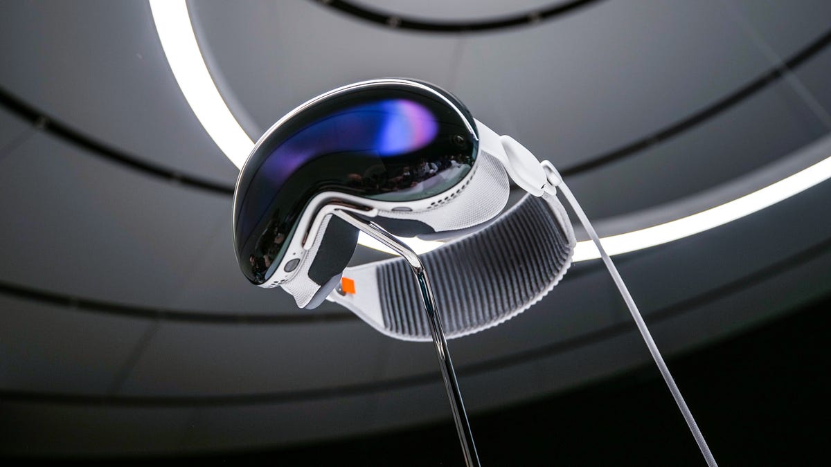 Featured image for Unforeseen Twists: Apple's Unpredictable Journey in 2023