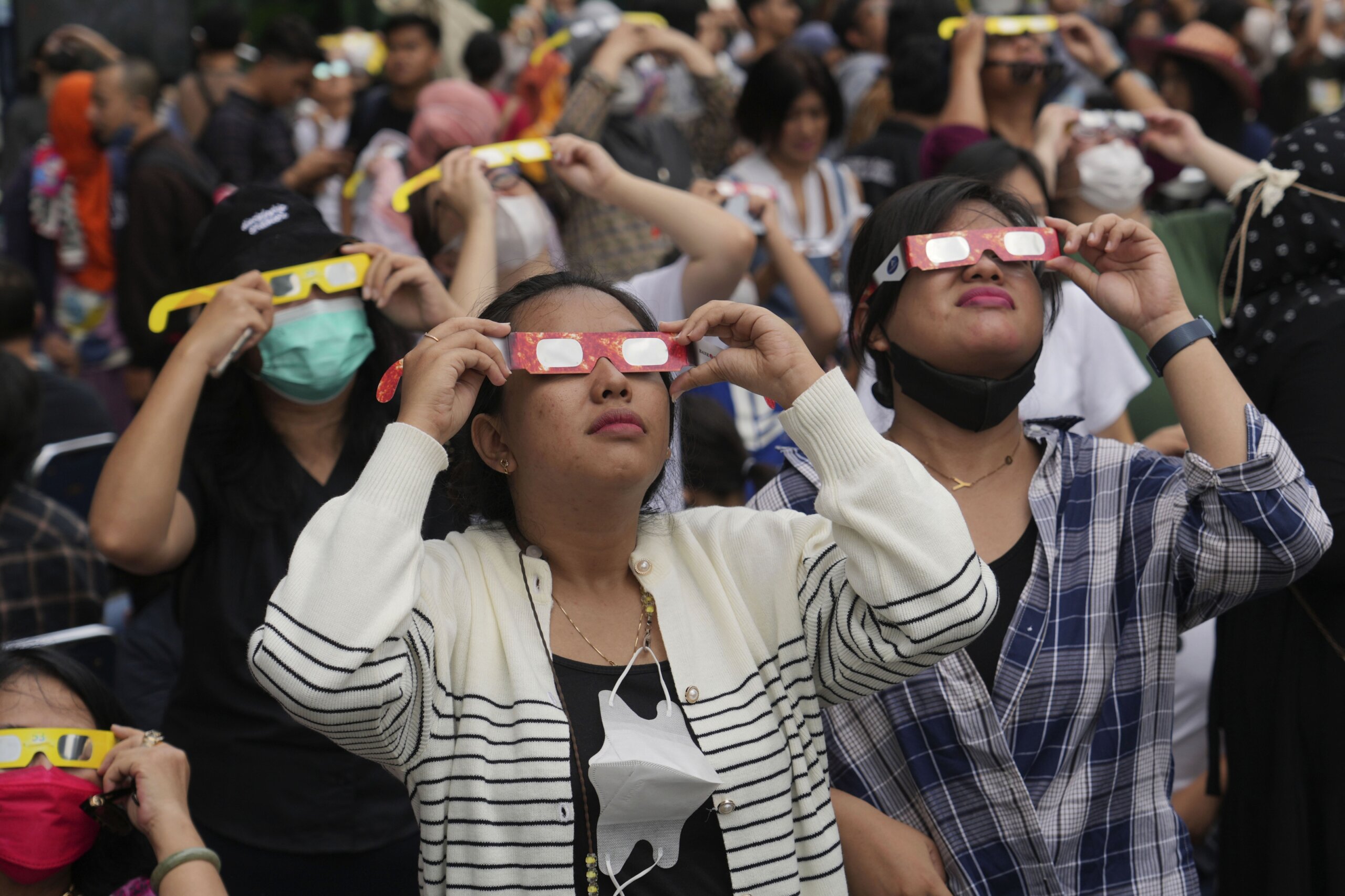 "Protecting Your Eyes: Safely Watching the Total Solar Eclipse"