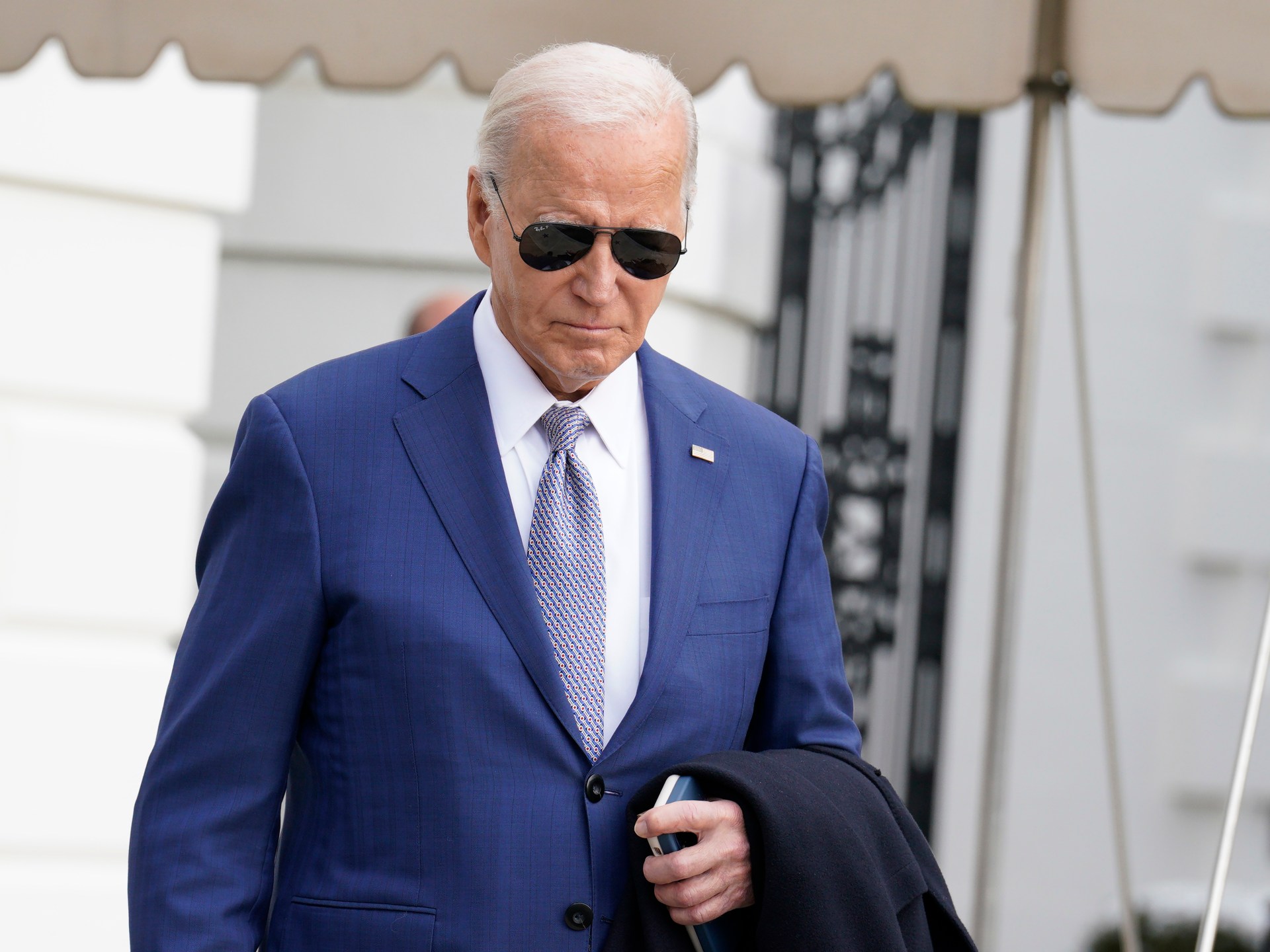 "Biden Acknowledges Ineffectiveness of US Strikes on Houthis in Yemen"