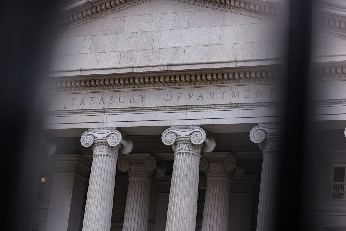 Featured image for "Budget Watchdog Warns of Impending US Debt Danger"