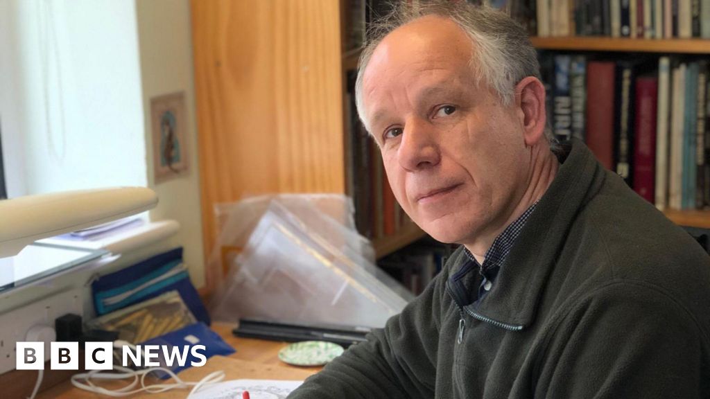 Featured image for Heraldic Designer of Royal Cypher Awarded MBE