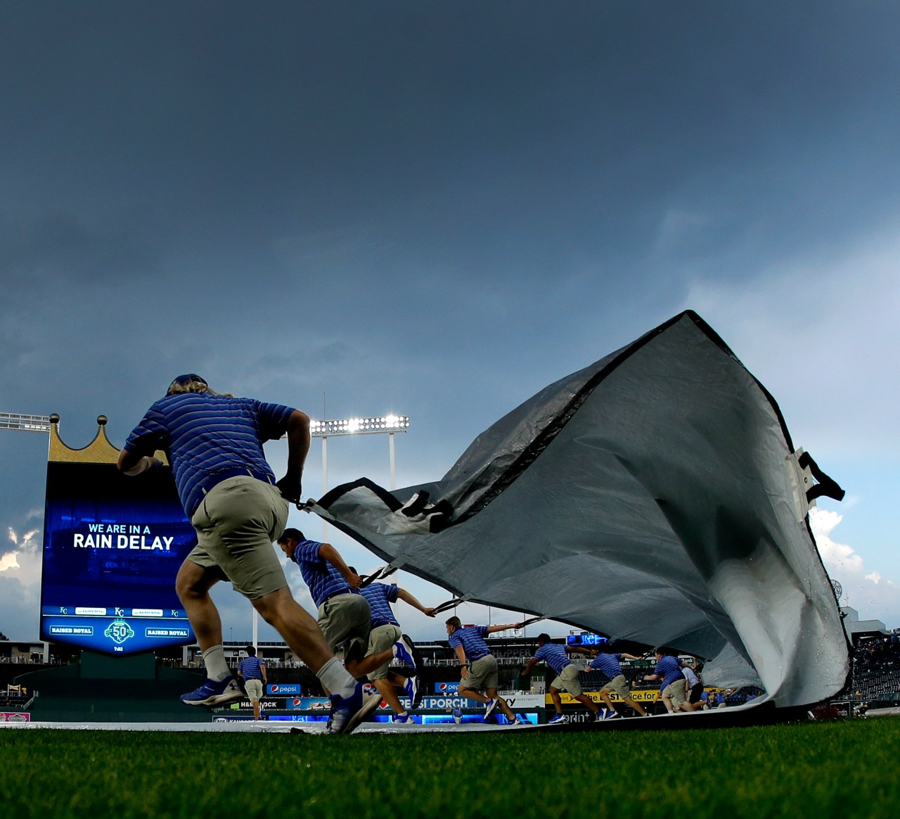 Weather delays Royals-Braves game, but Acuna, Olson, and Riley shine in homerun display.