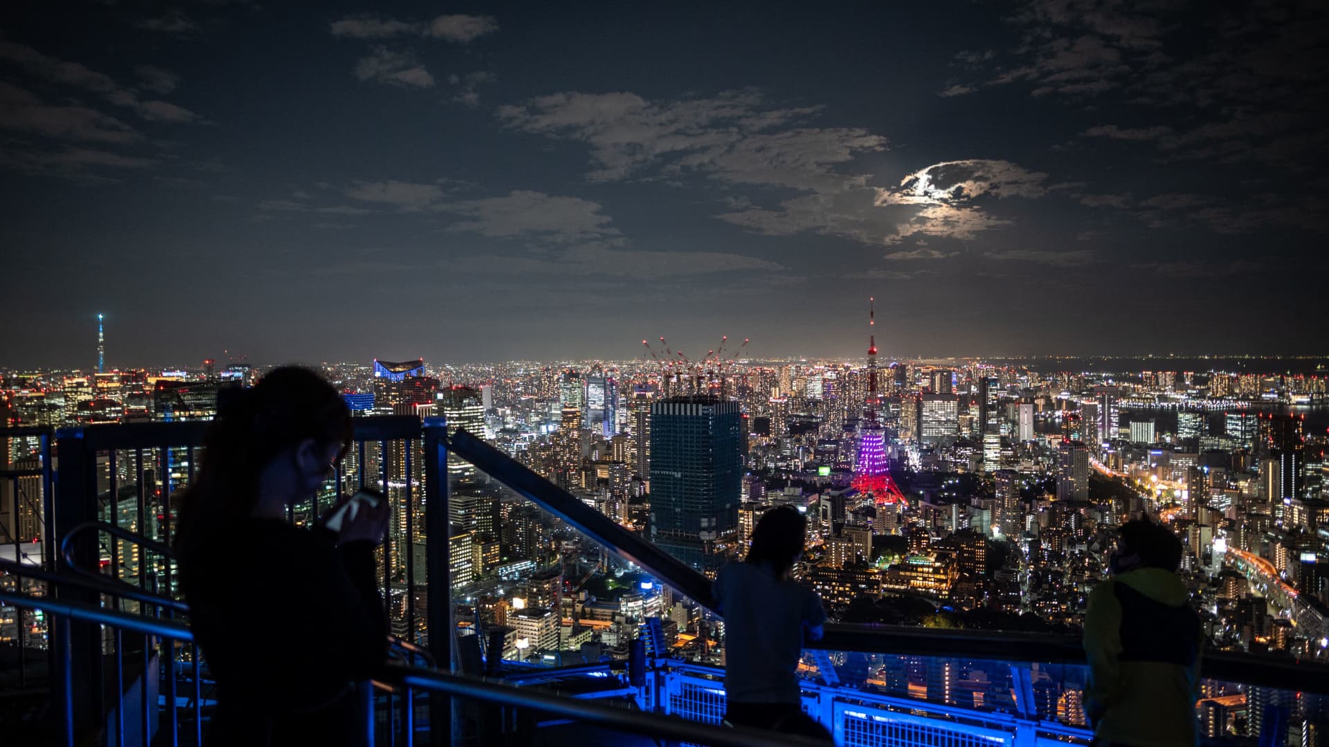 Japan's Stock Market Reaches 33-Year High Amid Foreign Investor Interest.