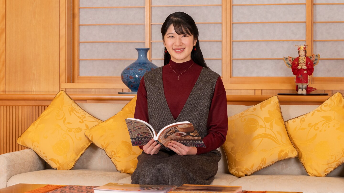 Featured image for Princess Aiko's Popularity Fuels Debate on Japan's Succession Law