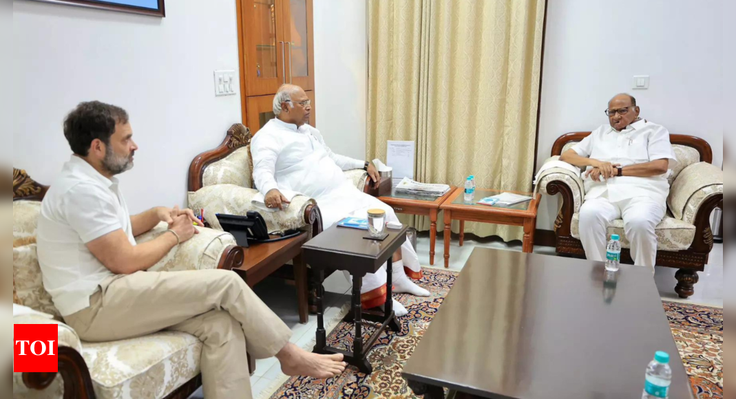 Featured image for "NCP Chief Sharad Pawar Holds Alliance Talks with Congress After Ajit Split"