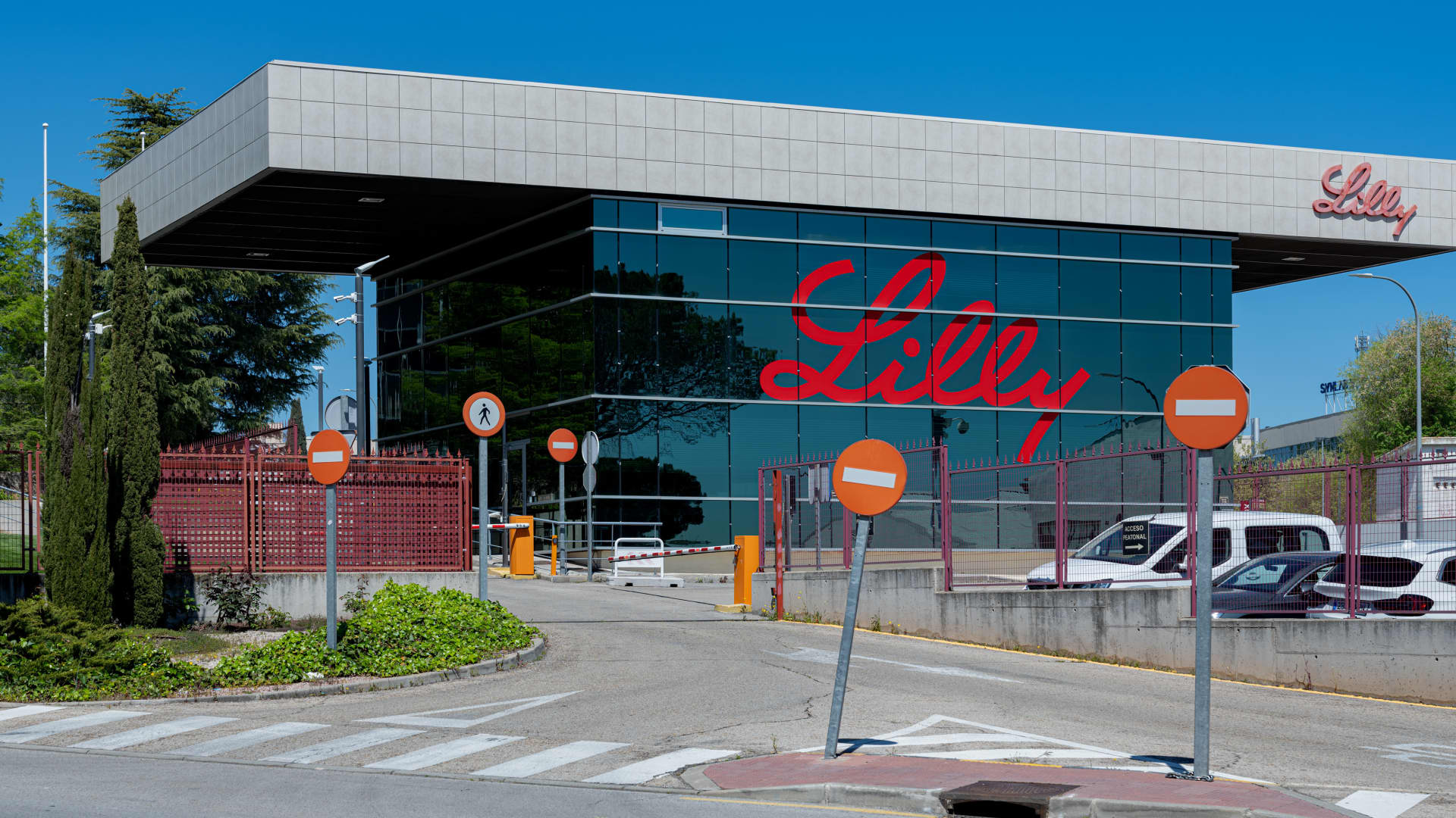 Featured image for Eli Lilly's New Weight Loss Pill Shows Promising Results but Faces Challenges