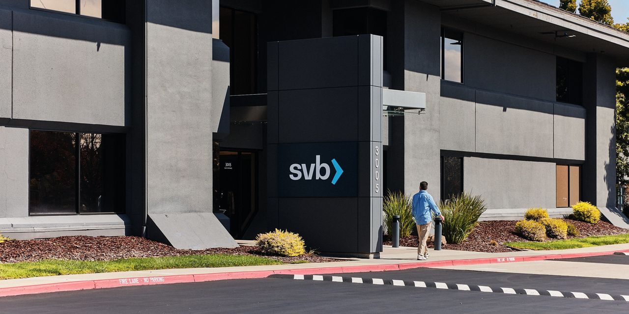 Featured image for Scaramucci Leads Bid for SVB Financial's Venture-Capital Arm