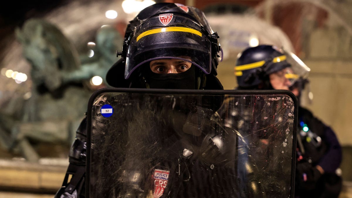 "Unraveling the Chaos: Understanding France's Current Turmoil in 7 Key Points"