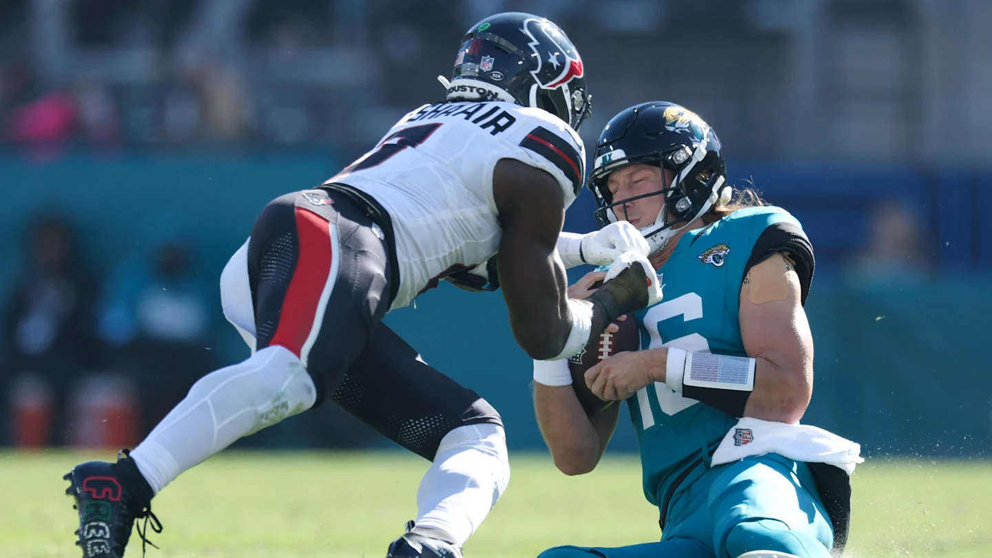 Jaguars' Lawrence Out for Season After Hit by Texans' Al-Shaair