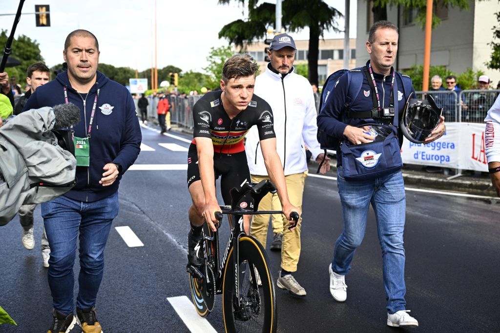 Featured image for Remco Evenepoel's COVID-19 positive forces him out of Giro d'Italia.