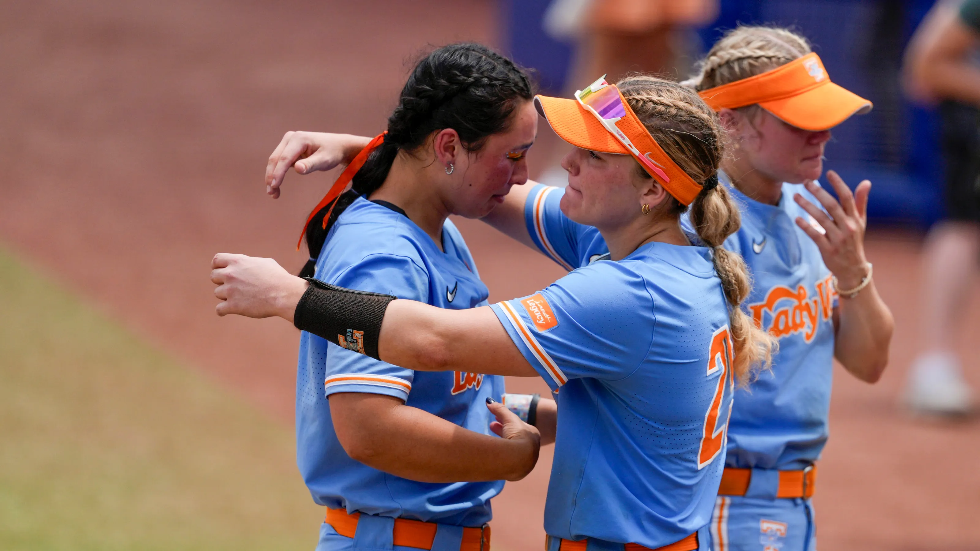 Featured image for Texas Softball Advances to WCWS Finals After Semifinal Win Over Tennessee