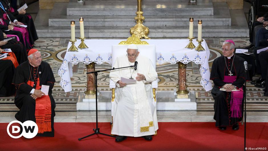 Pope Francis Urges Europe to Take Action and Welcome Migrants