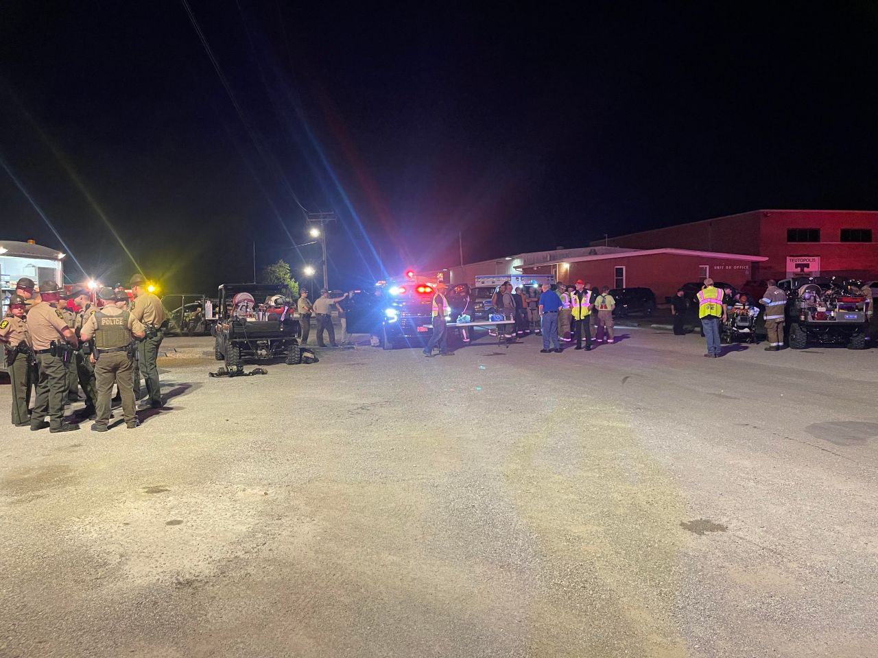 Featured image for Tragic Illinois Truck Crash: Multiple Fatalities and Ammonia Evacuation