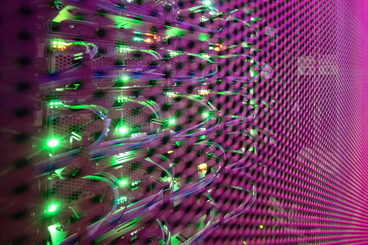 Featured image for Data Center Challenges and Future Outlook